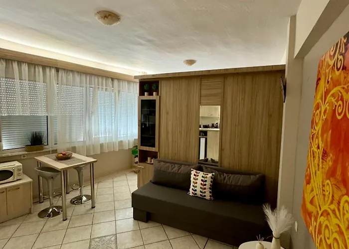 Goldeneva Retreat *